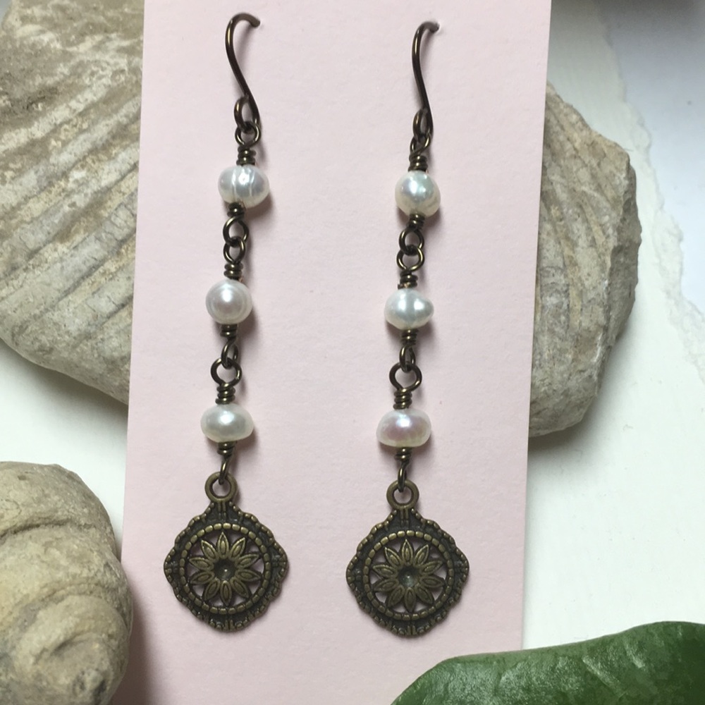 NEW Vintage look freshwater pearls long earrings - Picture 3 of 8